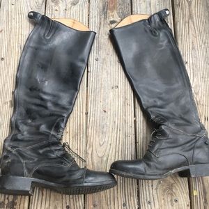 Ariat riding boot
Size 10 Tall Full Calf